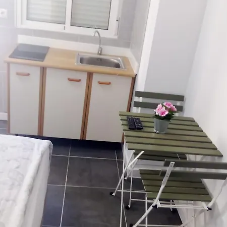 Estudio Encantador Cerca Del Carrefour Rosaleda 1 Malaga Zewnętrze zdjęcie